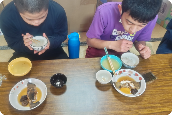昼食の様子